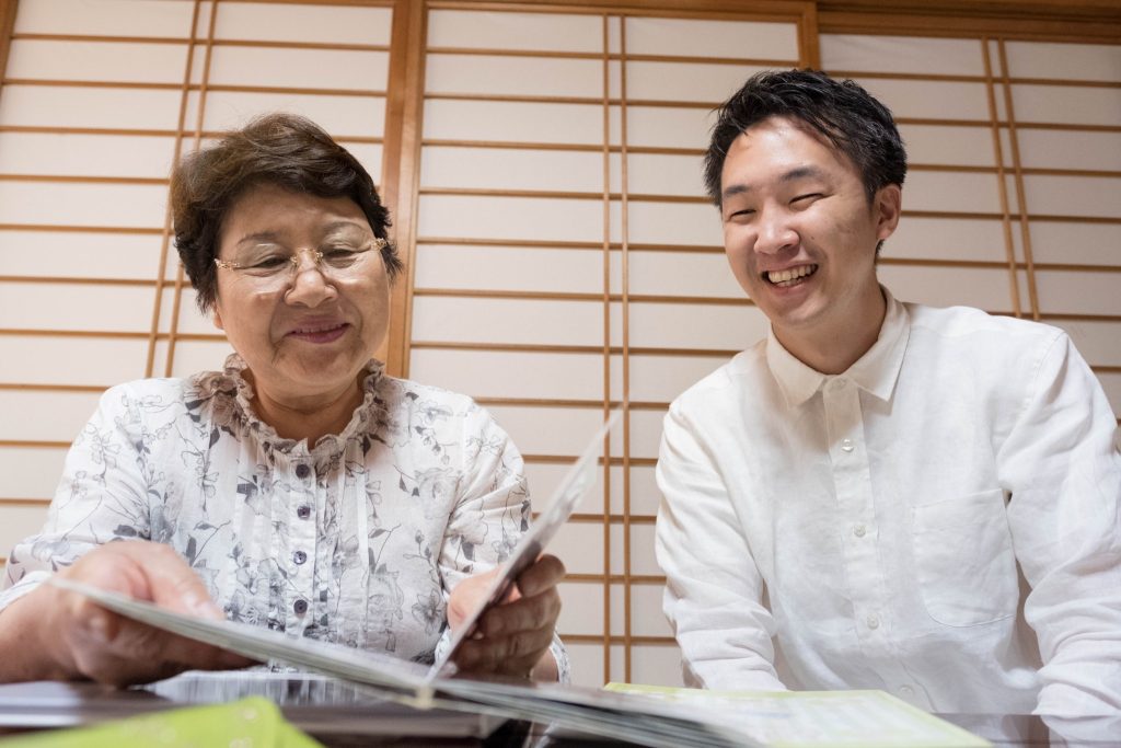 自分史作成サービス人生BOOKの訪問の様子